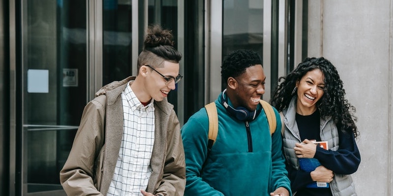 happy-students-move-in-day