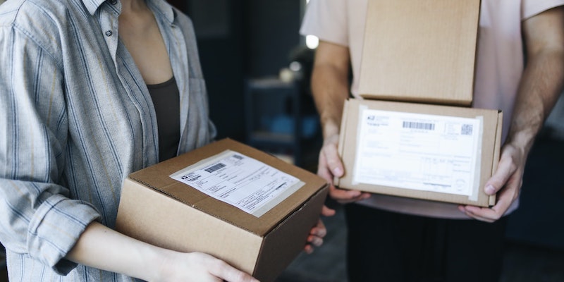 package-locker-vs-package-room
